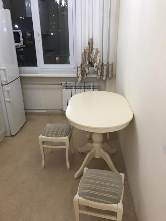Sunny Apartment Overlooking The Royal Village Kiev Buitenkant foto