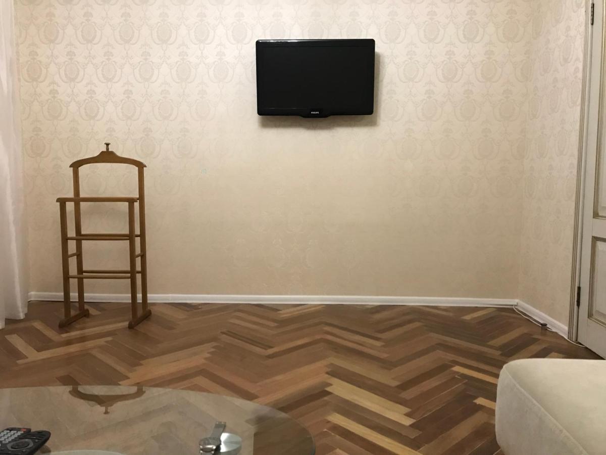 Sunny Apartment Overlooking The Royal Village Kiev Buitenkant foto